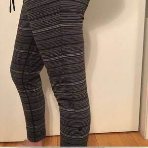 Lululemon Cropped Pants/Joggers Size 4